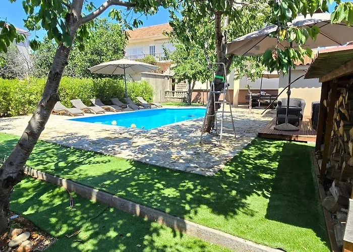 Retreat - * זאדאר